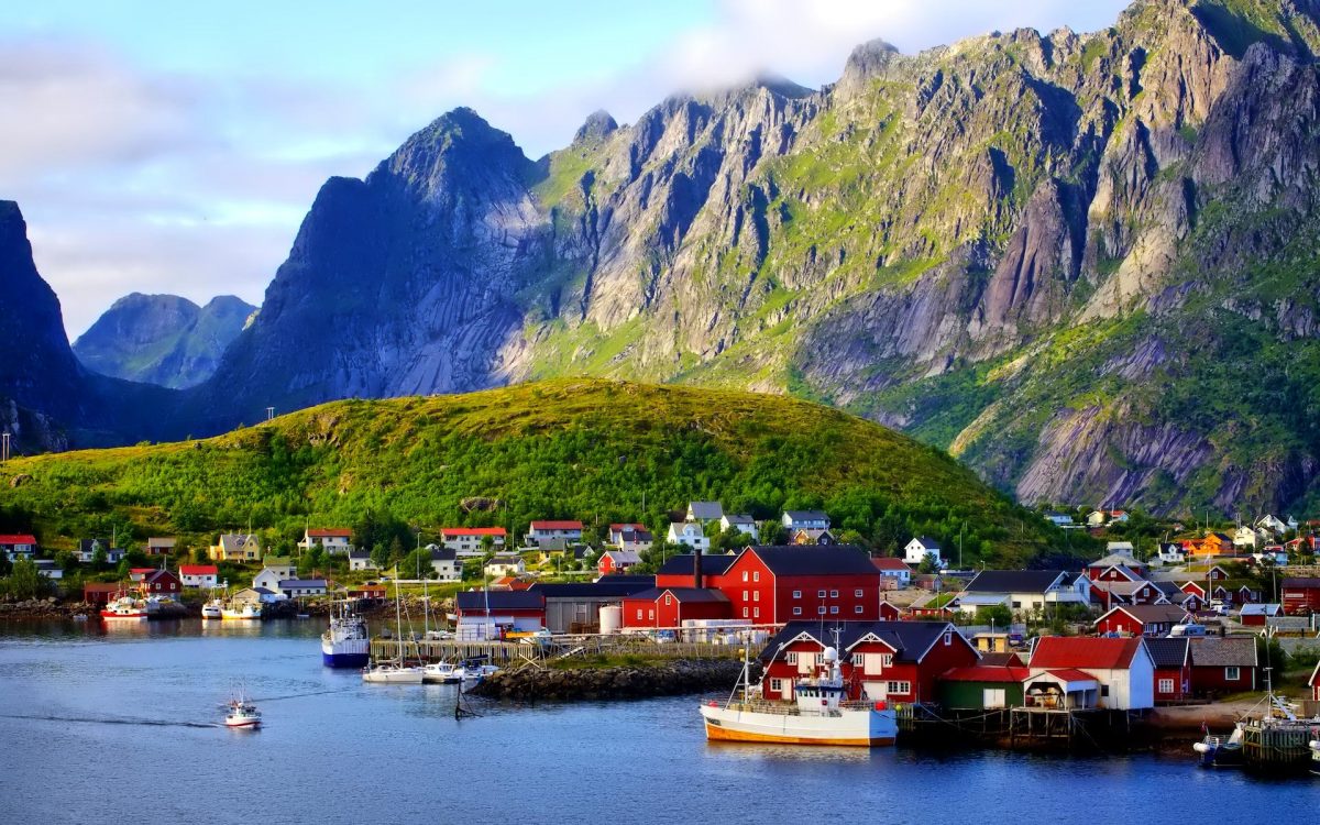 الدولةالتي تحتوي علي 450ألف مسطحة مائية (النرويج )